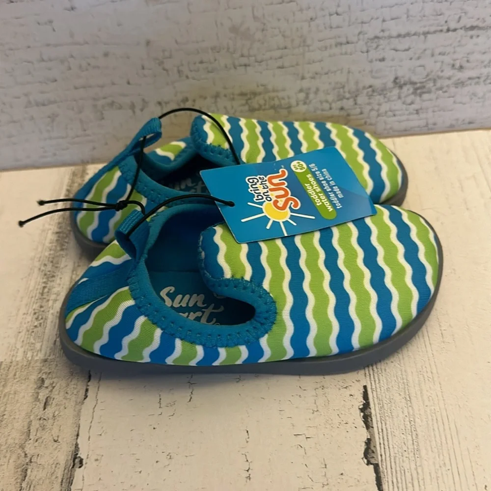 Toddler Water Shoes Size 5/6 NEW
